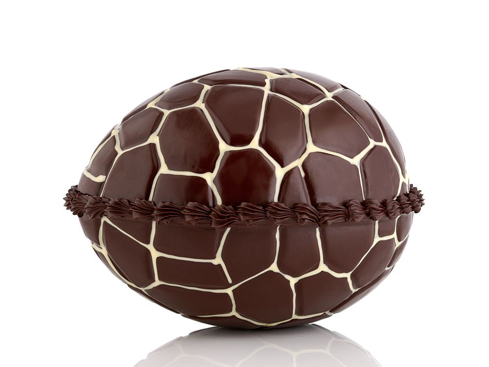 Stort påskegirafæg af mørk chokolade fra Frederiksberg Chokolade. Perfekt til påsken.